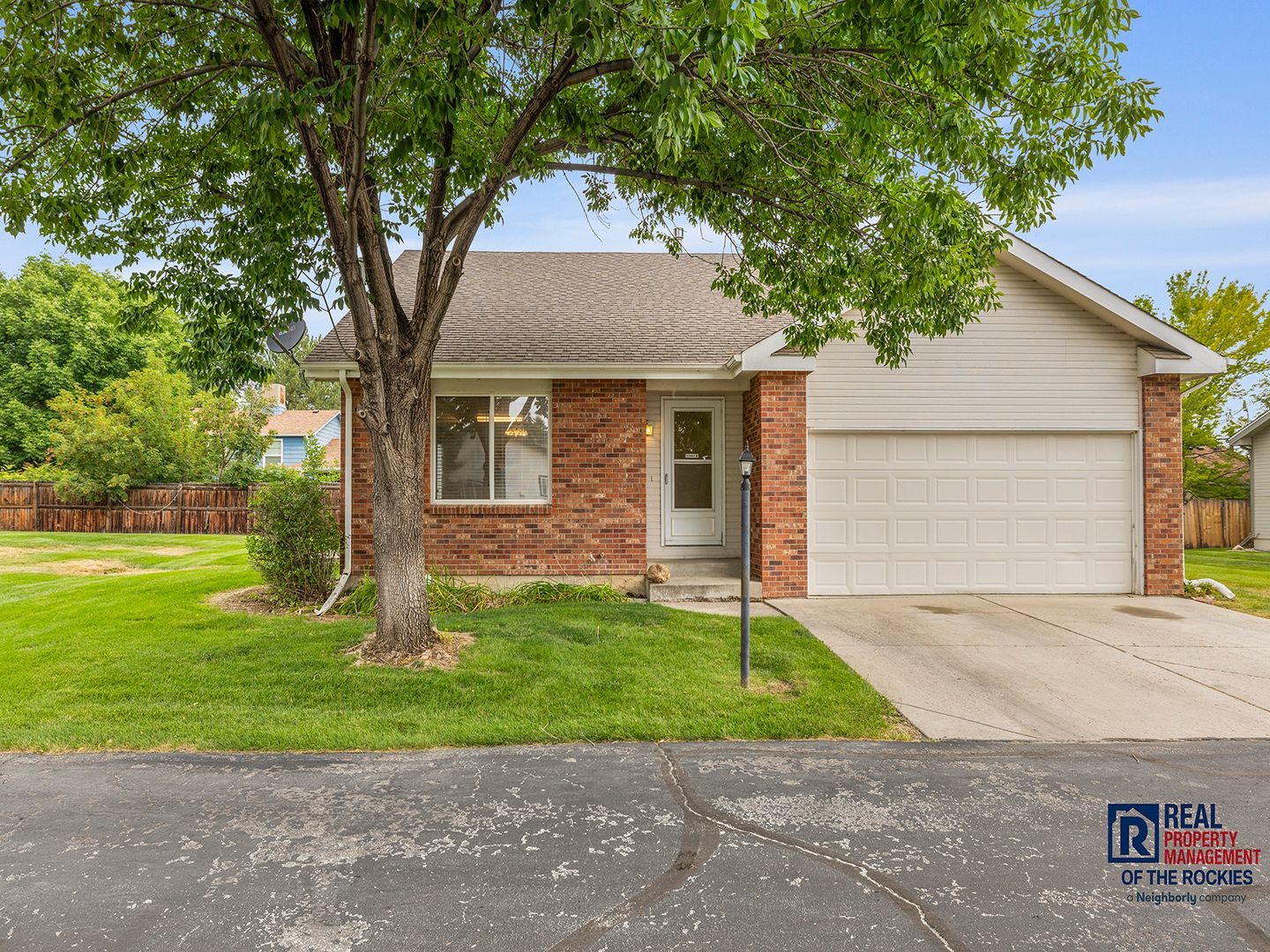 Loveland House: 437 Radiant Drive