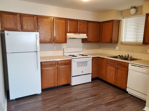 2 Bed, 1 Bath Main Level Apt Blocks from Downtown Loveland! – photo 1