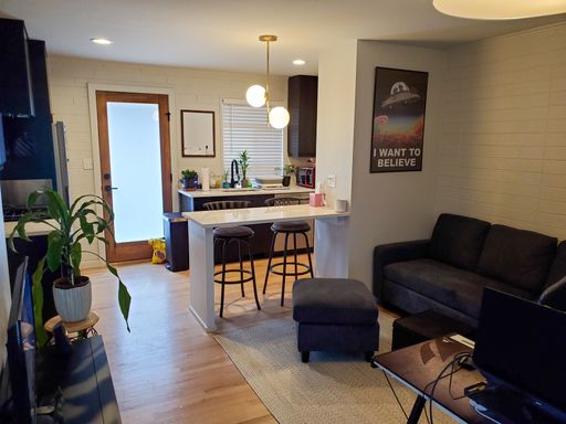 Recently renovated 1 bed, 1 bath unit in central Fort Collins! – photo 1