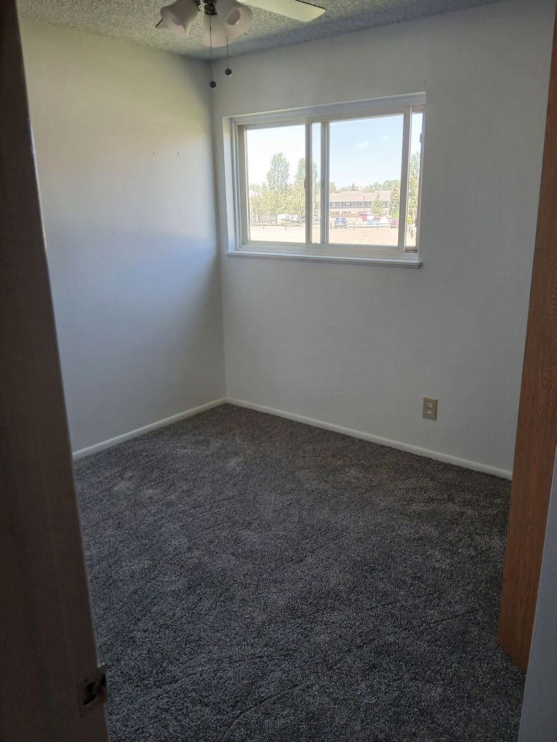 Laramie Apartment: 1617 Person St & 1622 S 17th St