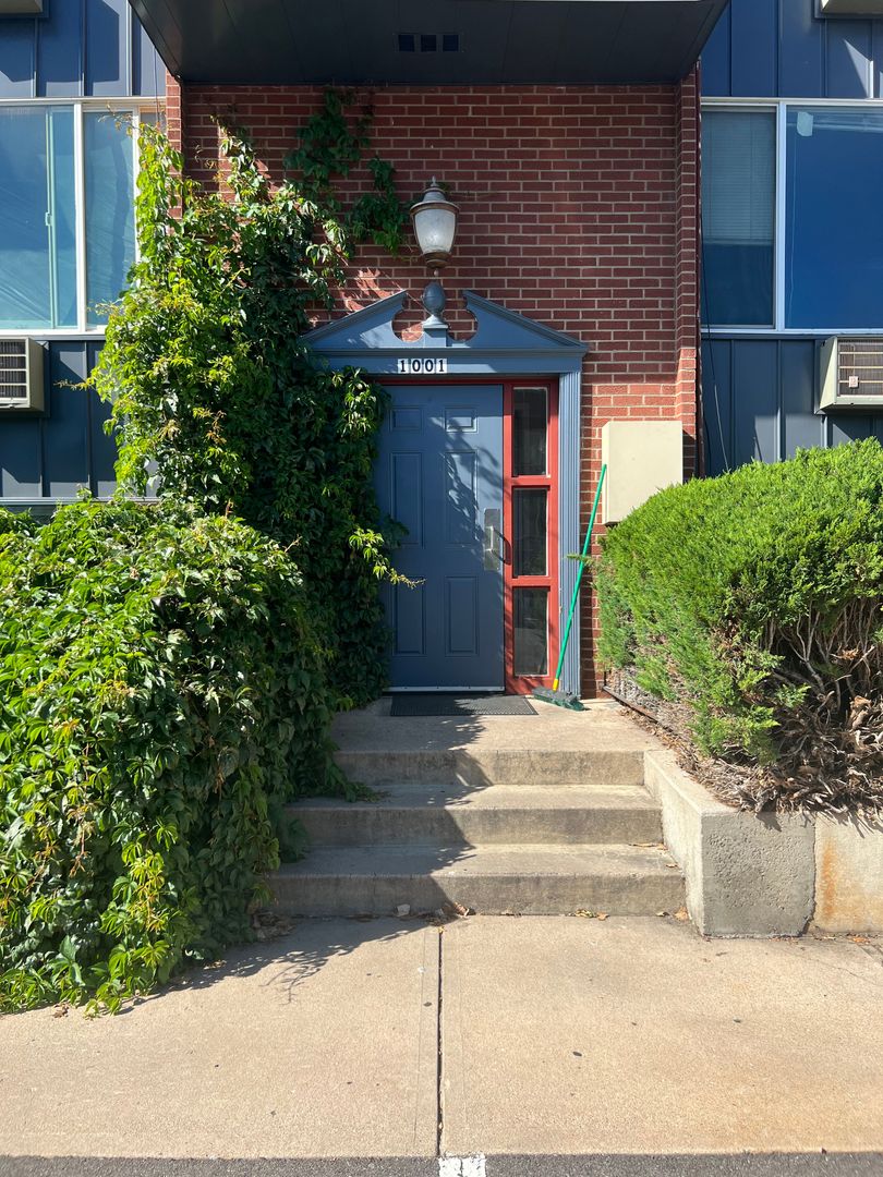 Fort Collins Apartment: 1001 Robertson Street