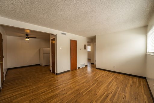 Updated 2 bedroom, 1 bath apartment! – photo 1