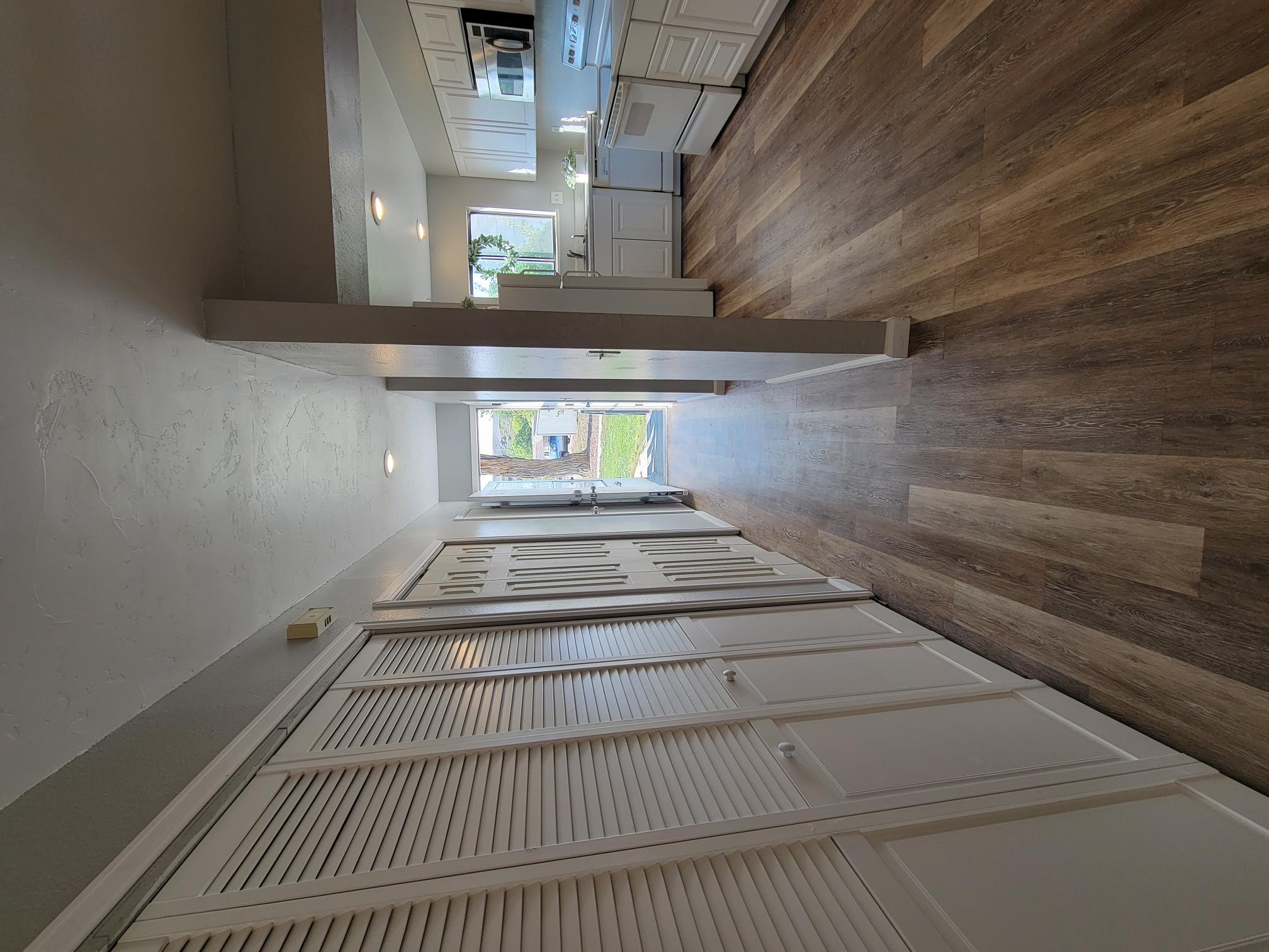 Palisade Apartment: 922 William Ct.