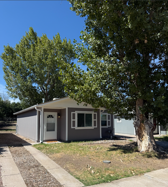 Cozy 2-Bedroom Southside Home with Fenced Backyard – photo 1