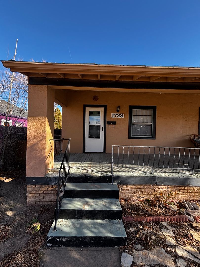 Pueblo House: 1728 Carteret Ave