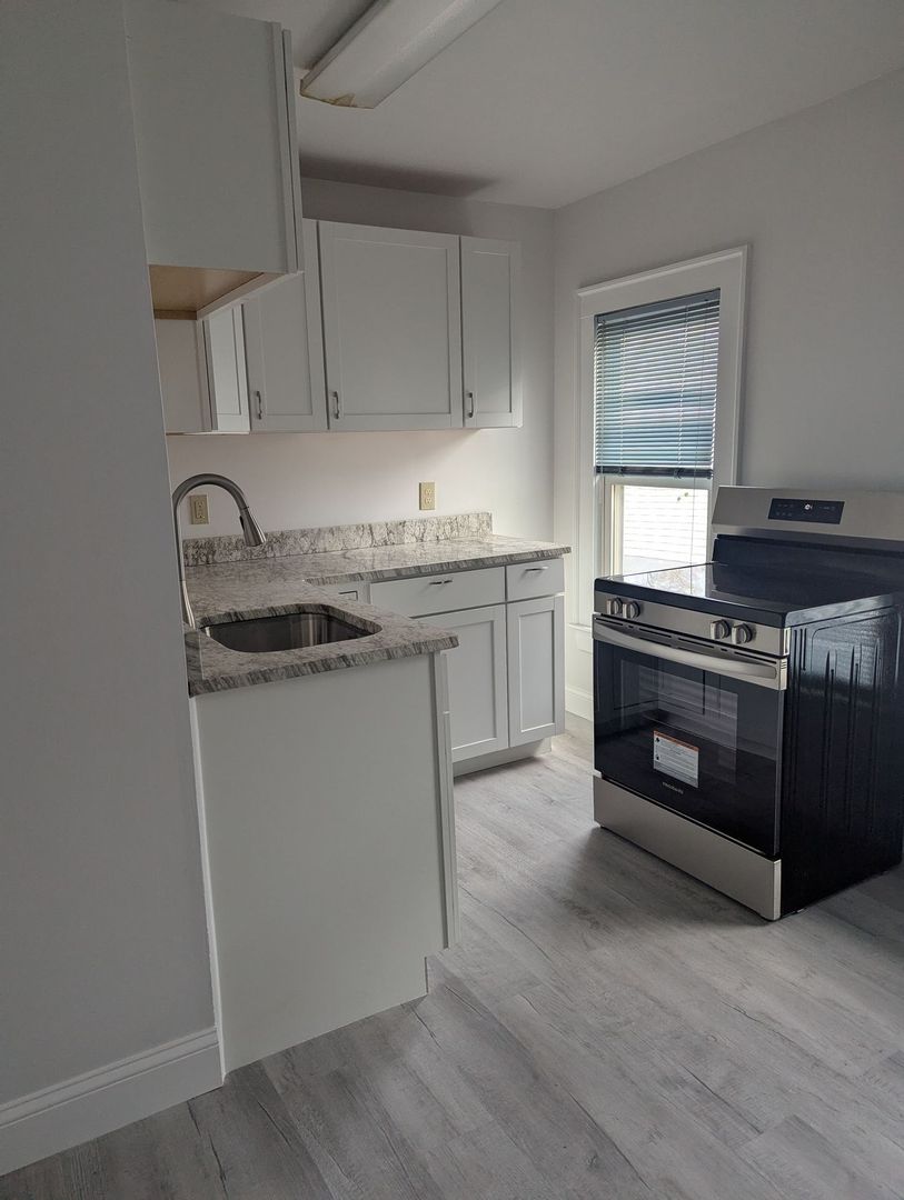 New London Apartment: 53 Granite St
