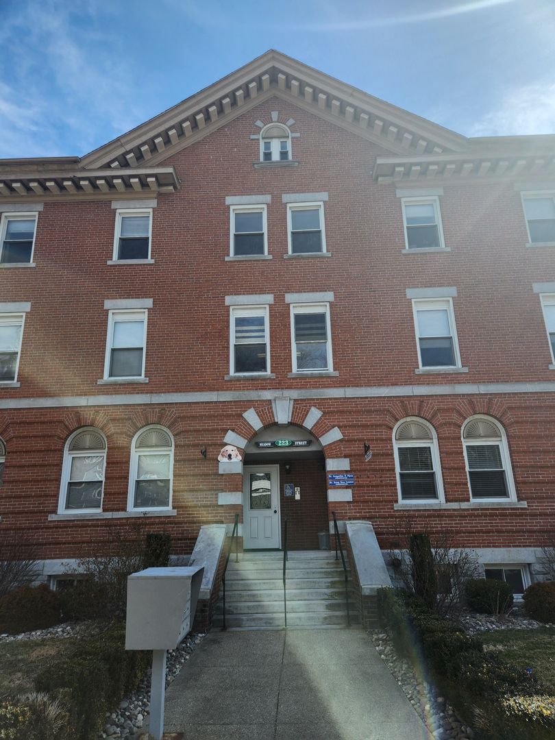 Naugatuck Apartment: 223 Meadow St