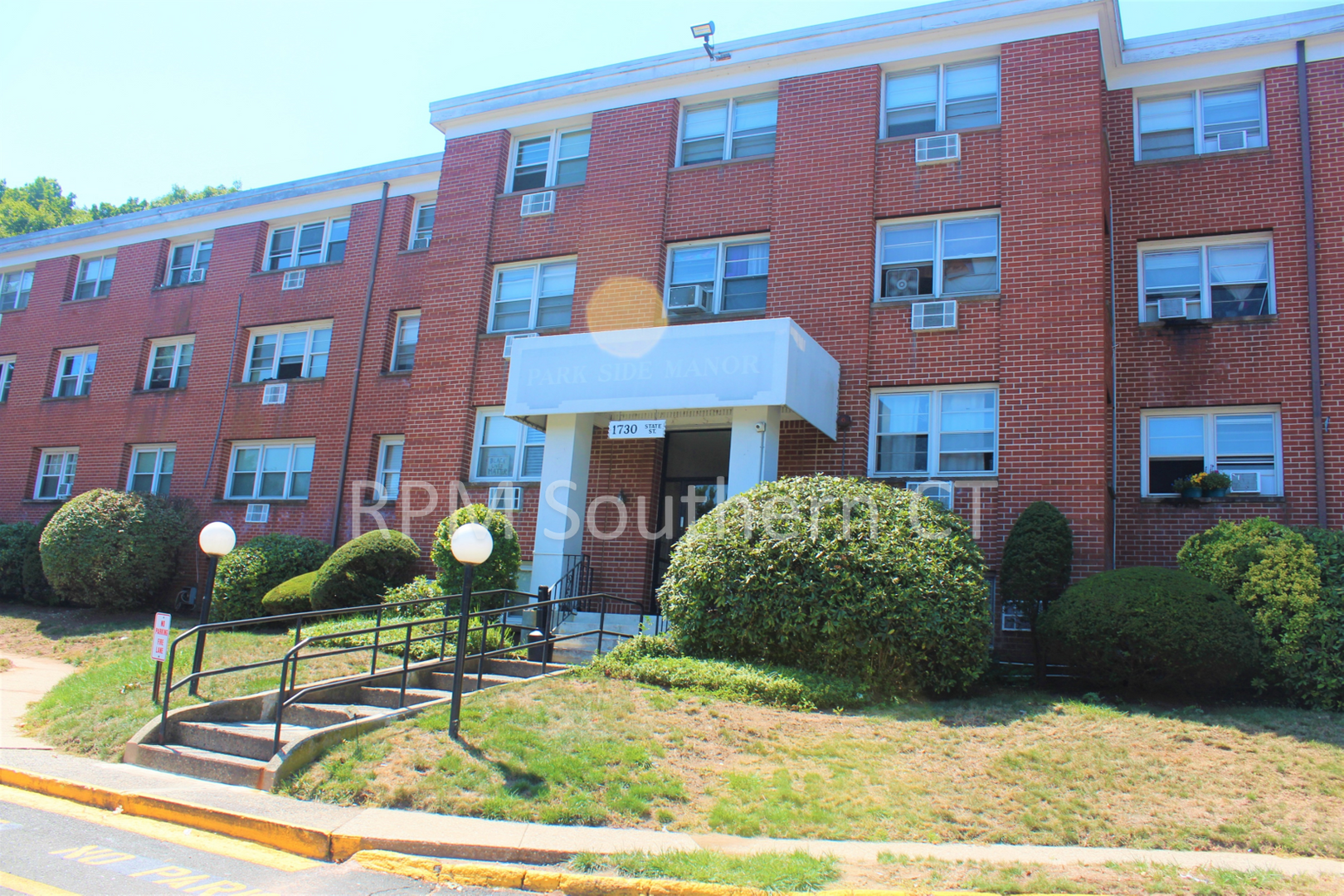 Hamden House: 1730 State St