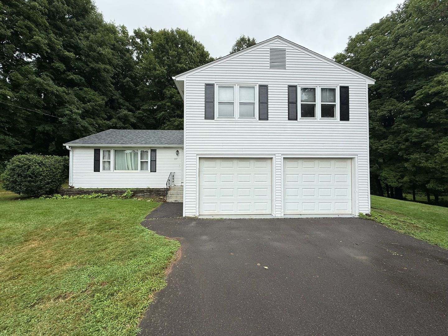 Broad Brook House: 117 Depot St