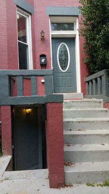 English Basement 1 bedroom with office/den & 2 Bath Apartment – photo 1