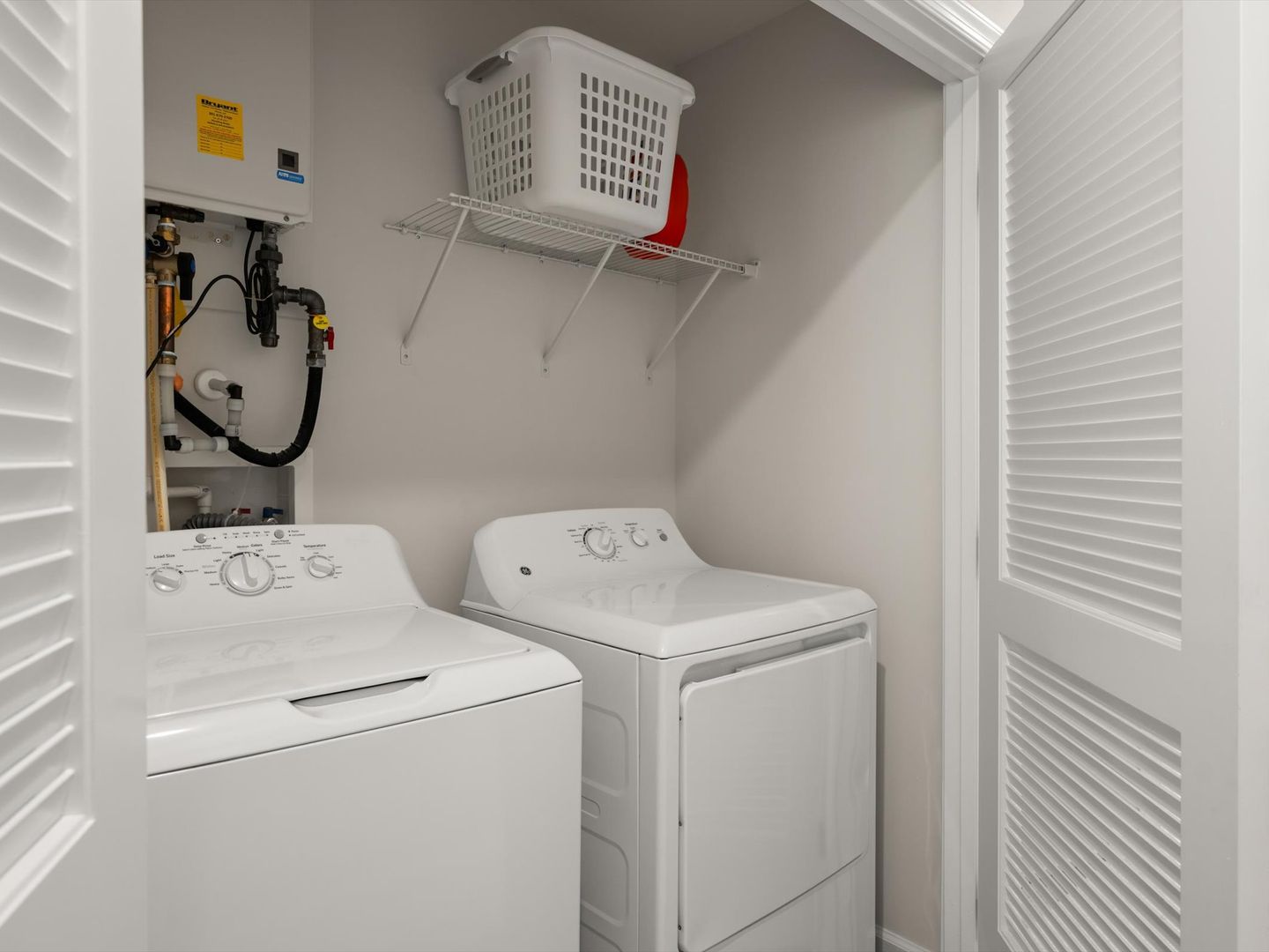 Laundry room at 16107 Zoar Avenue