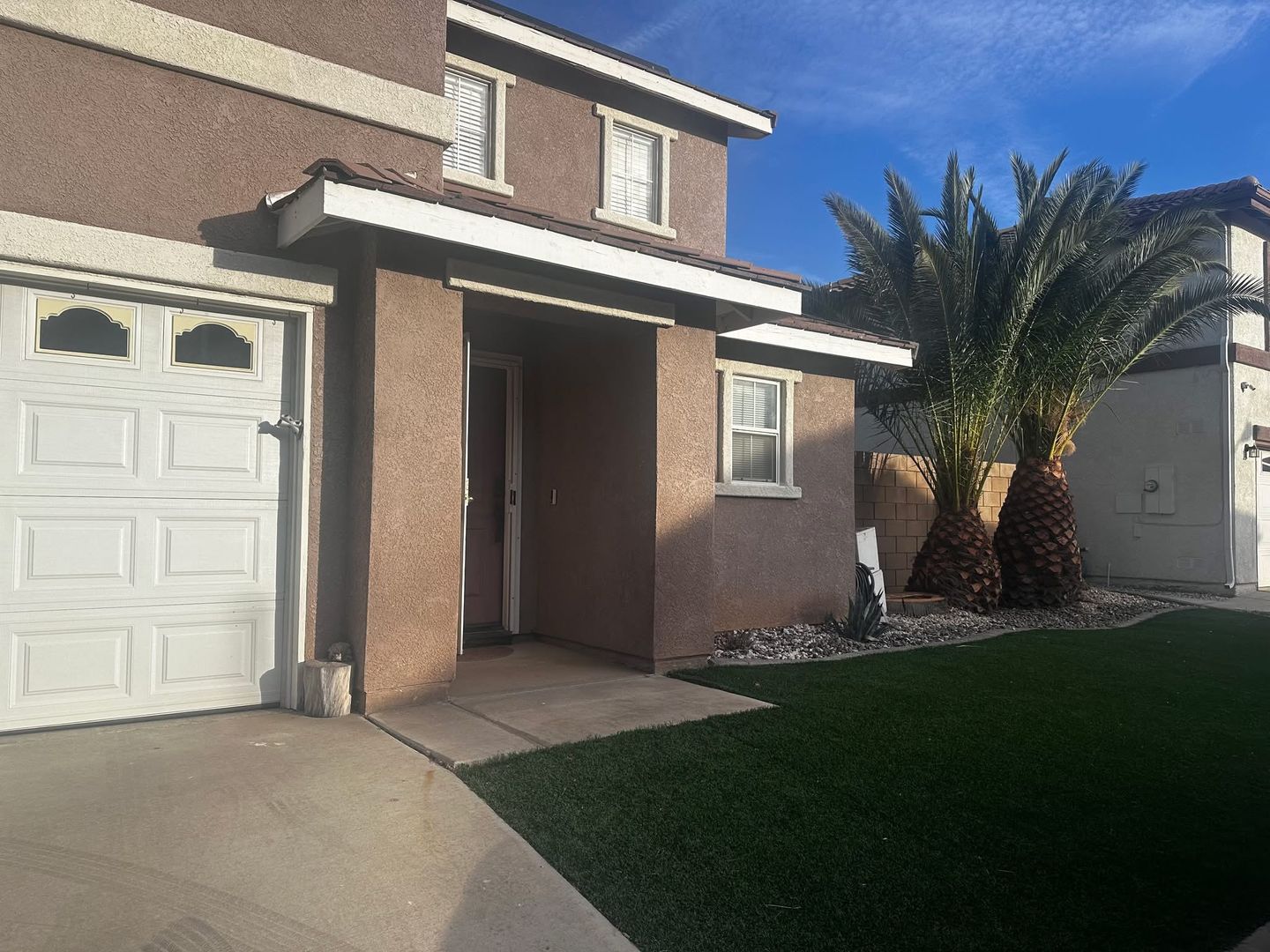 Palmdale Apartment: 134 Palermo Dr.