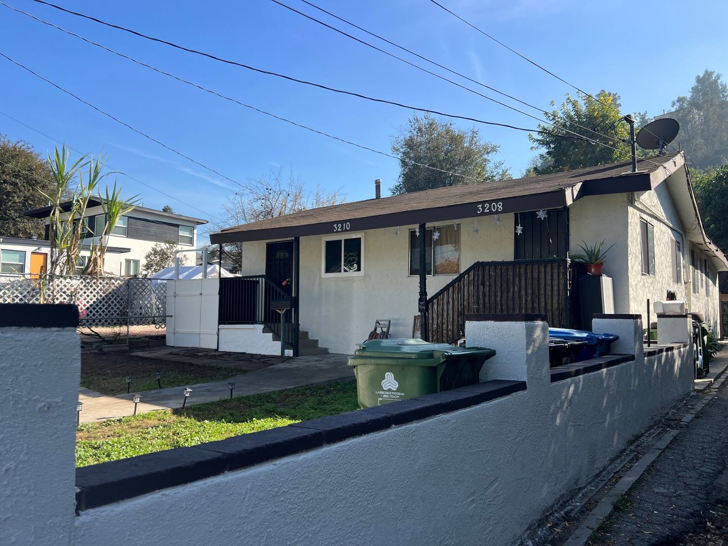 Los Angeles Apartment: 3206 Division Street