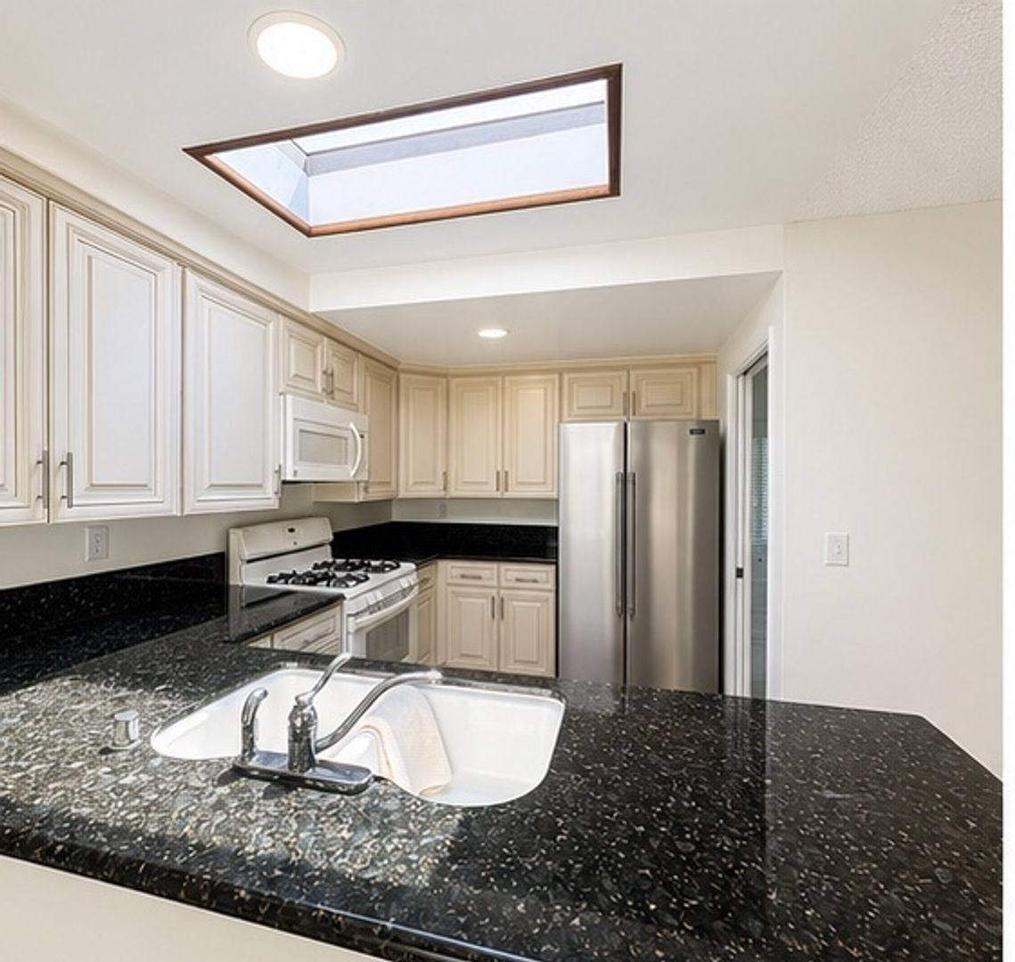 Saugus Apartment: 28189 Oaklar Drive
