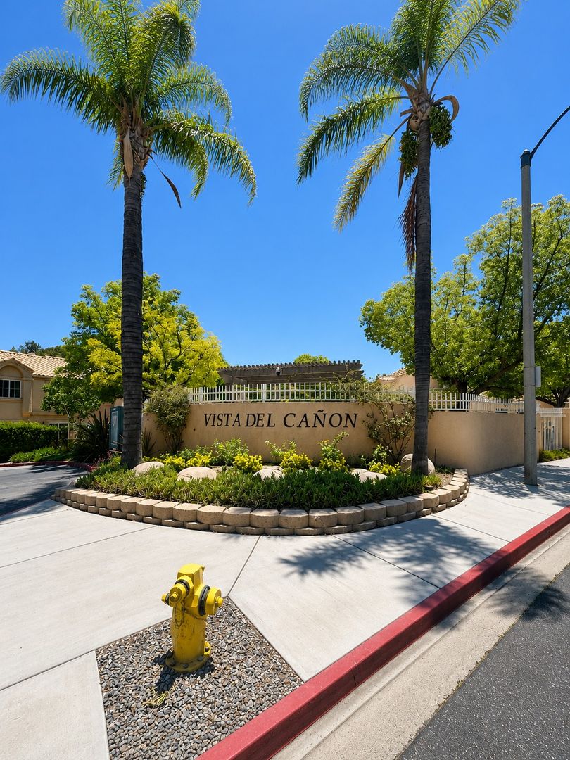 Santa Clarita Apartment: 18822 Vista Del Canon