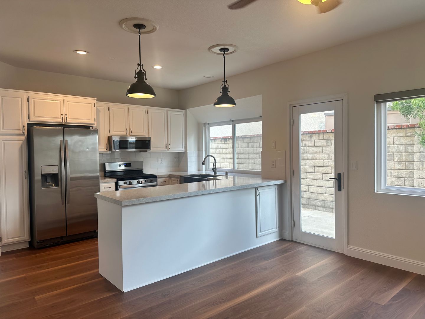 Santa Clarita Apartment: 22821 Aspen Ct.