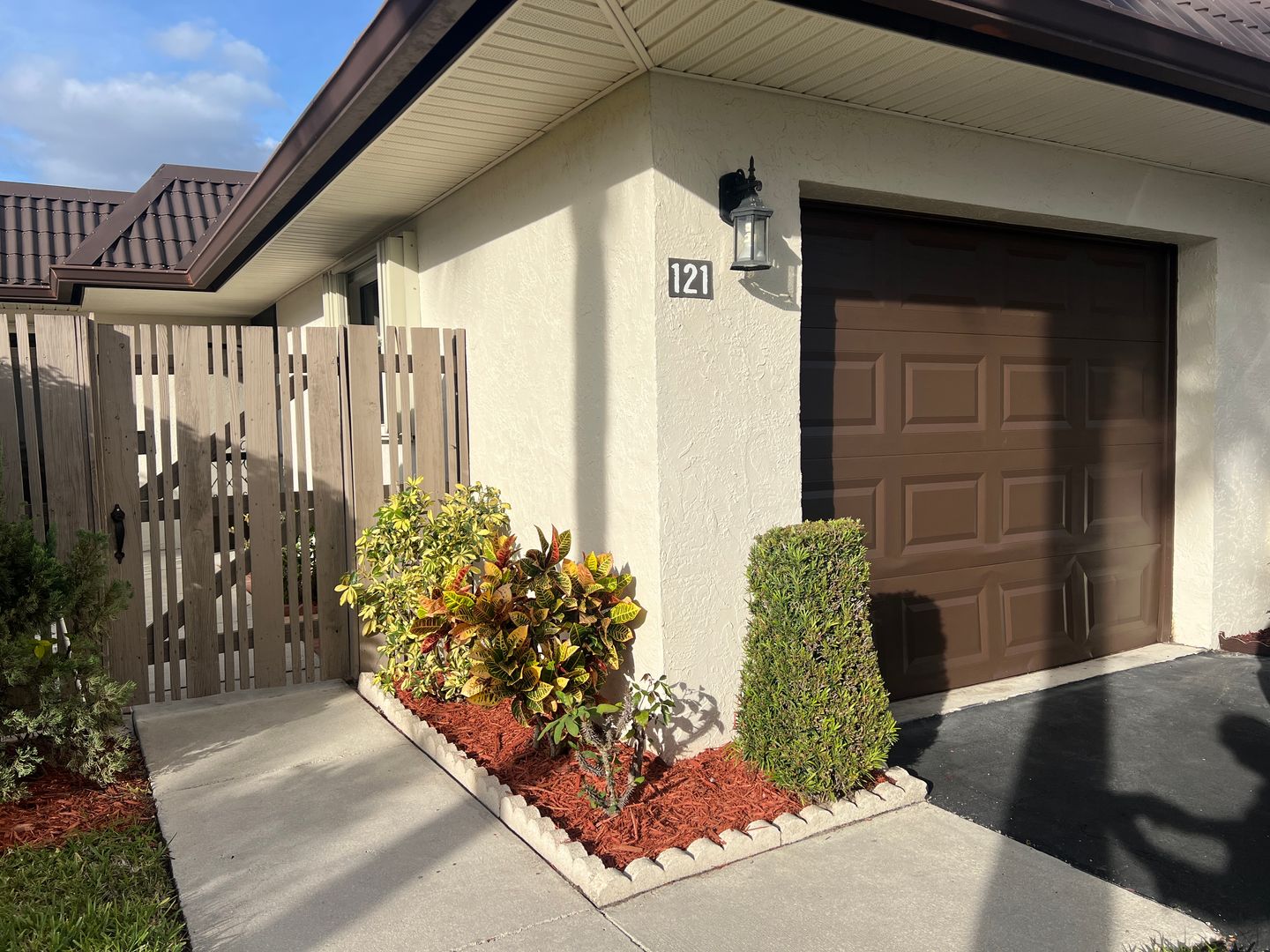 West Palm Beach Condo: 121 Lake Paula Dr