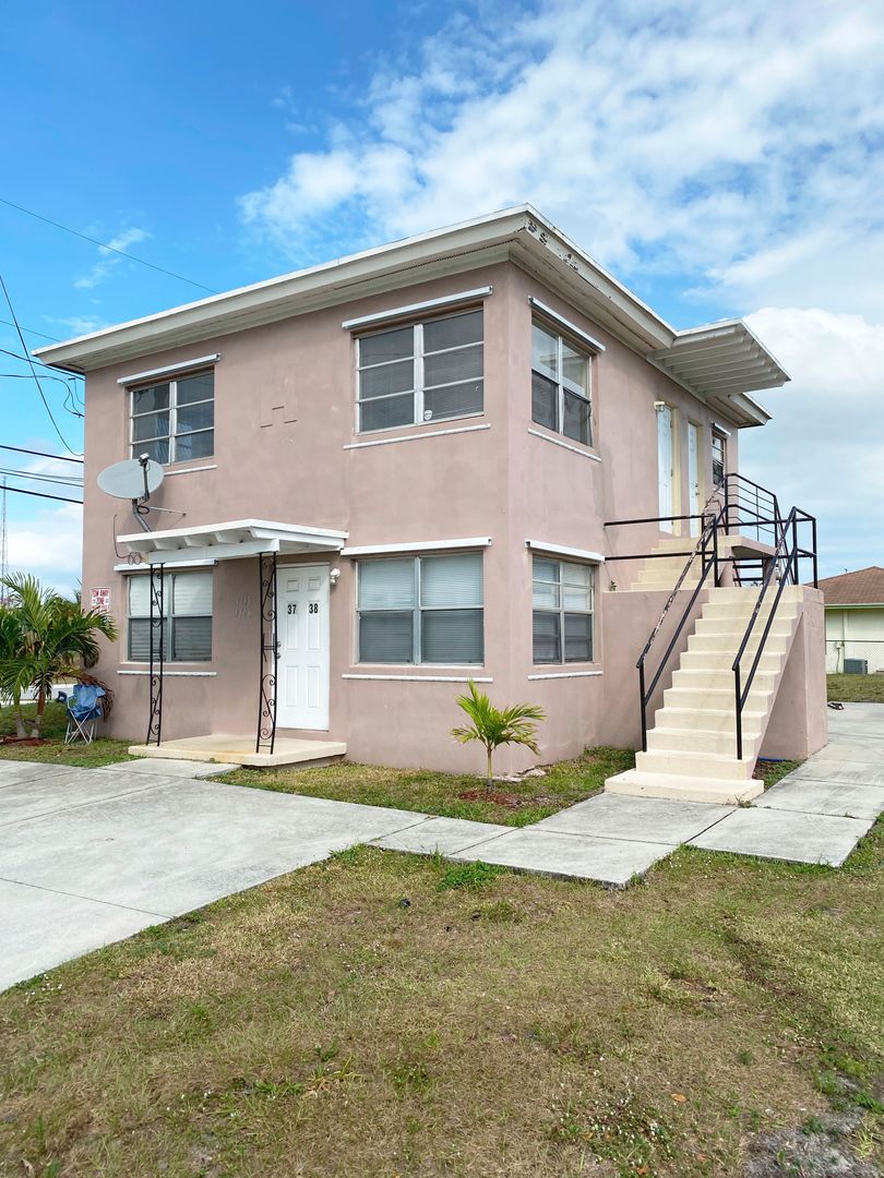 Riviera Beach House: 3740 Avenue S