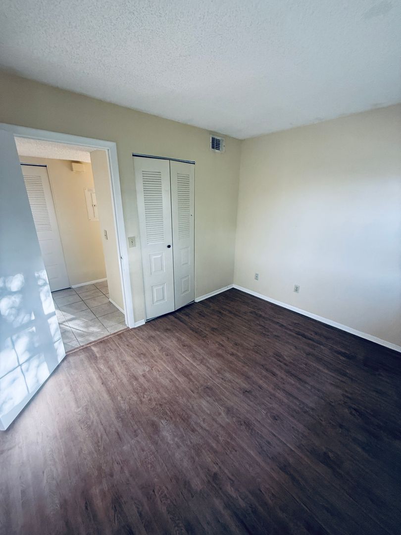 915 Sonesta Avenue NE #203 12 of 12
