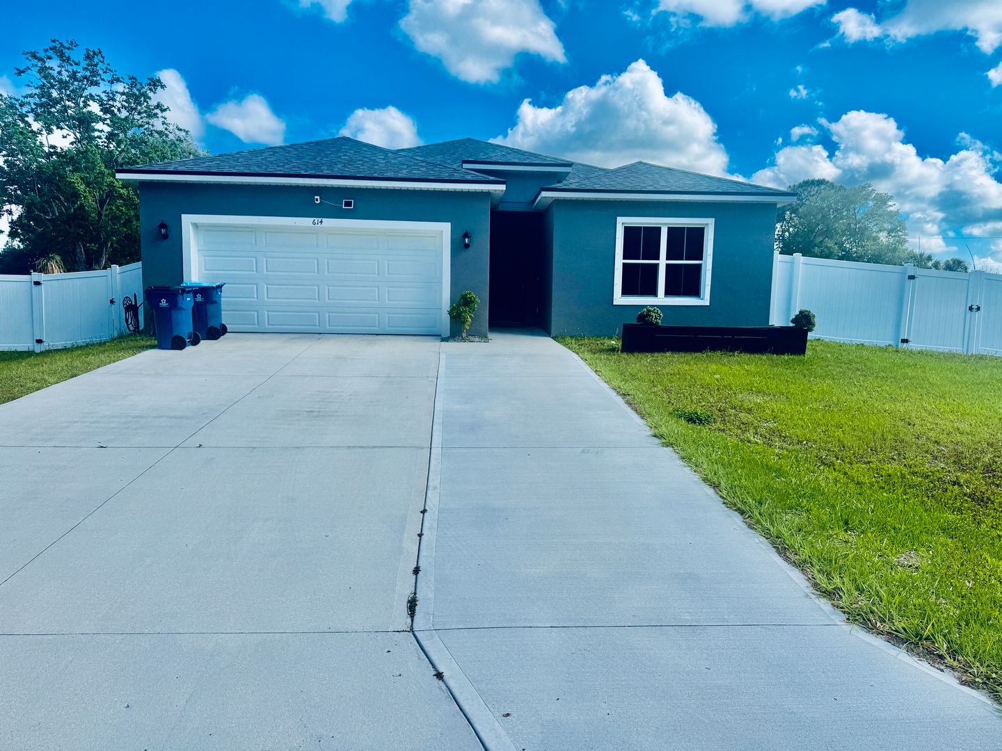 Palm Bay House: 614 Lynbrook St NW