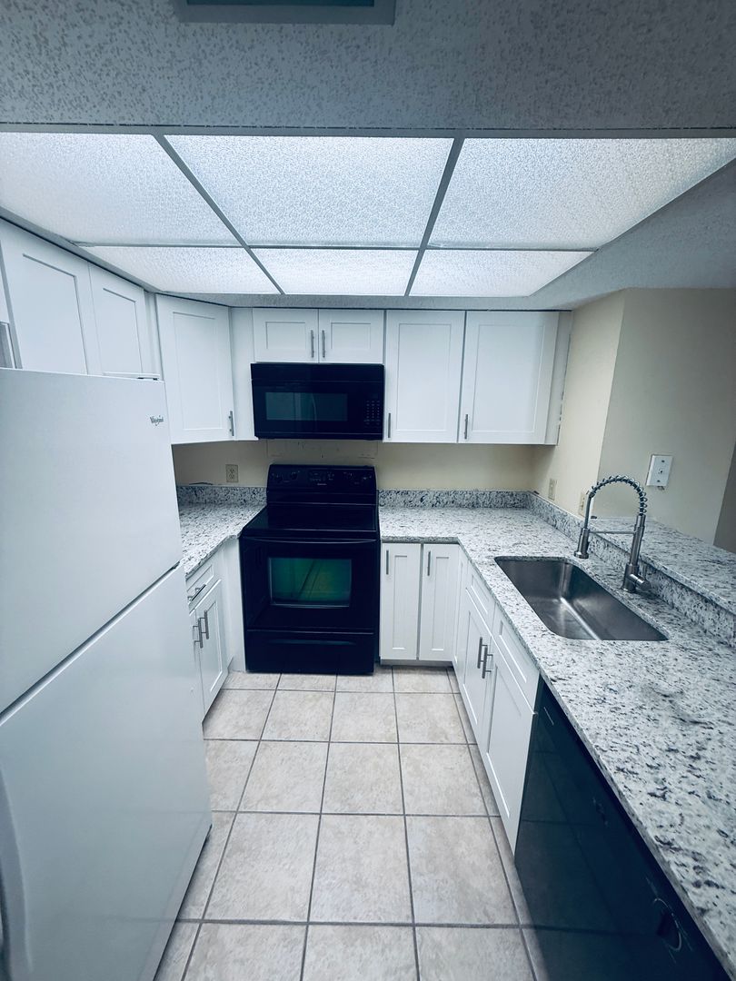 915 Sonesta Avenue NE #203 7 of 12
