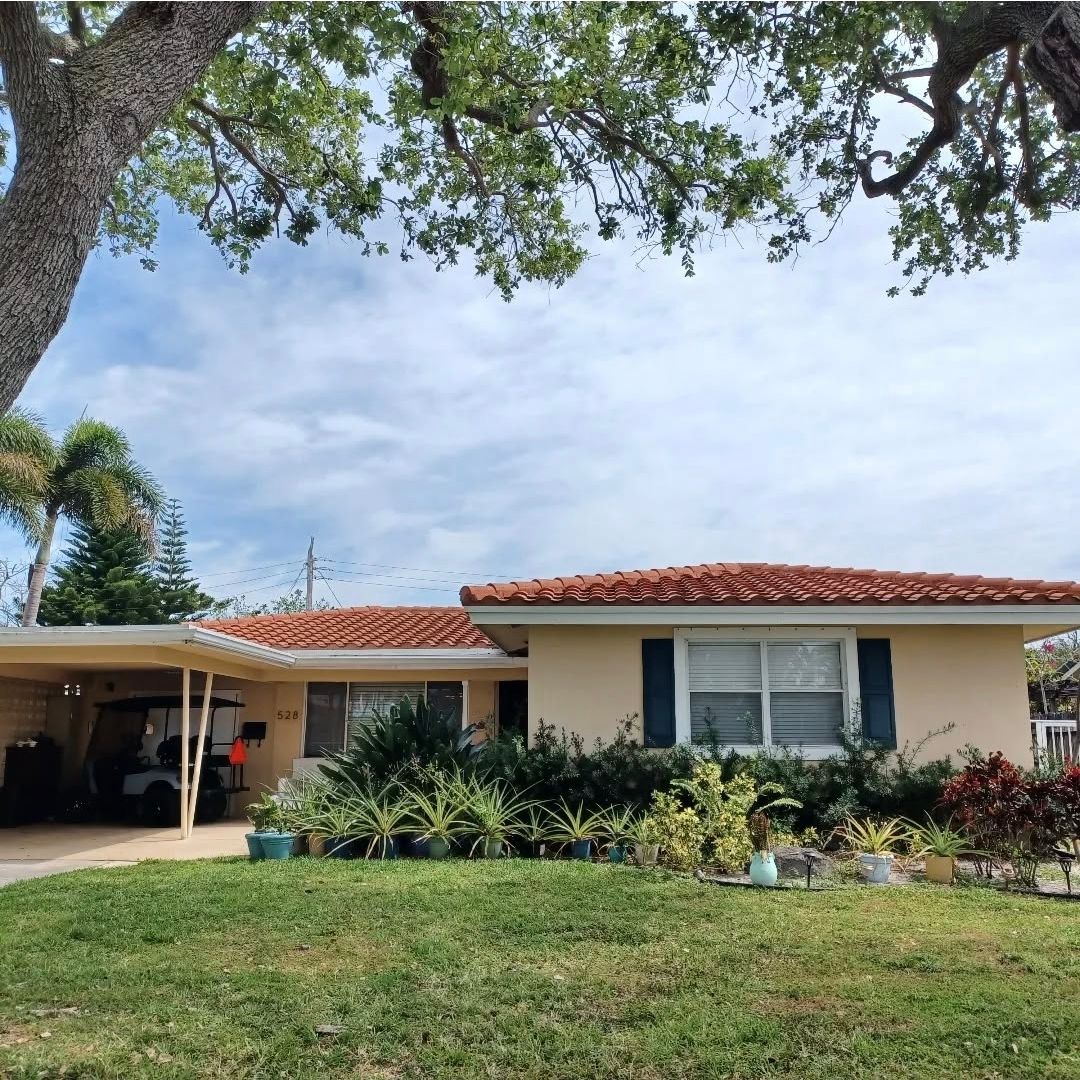 Deerfield Beach House: 528 SE 13th Ave.