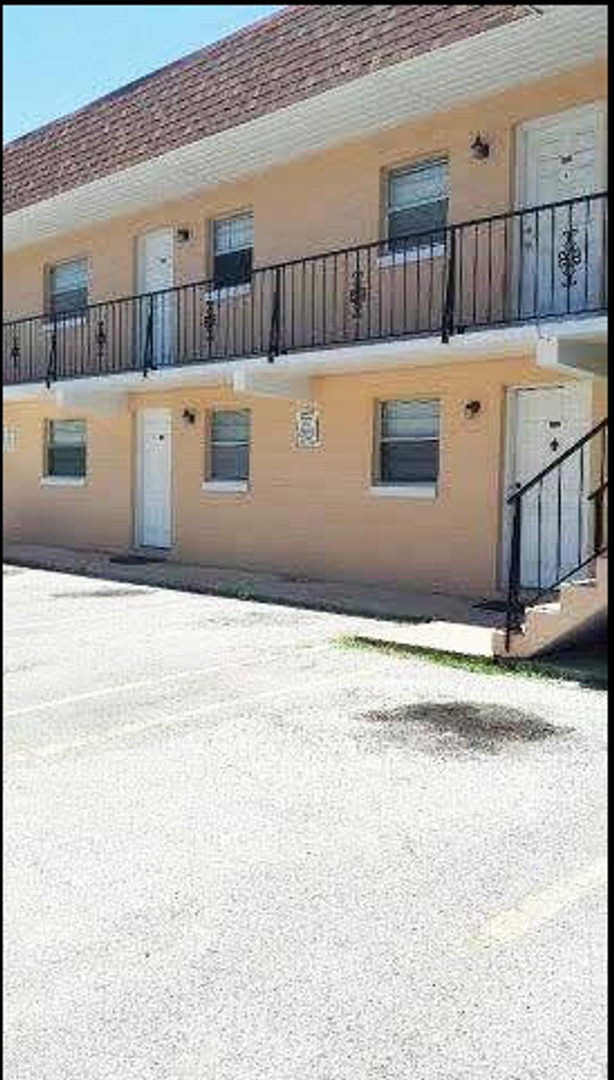 Ormond Beach Apartment: 125 S Orchard St