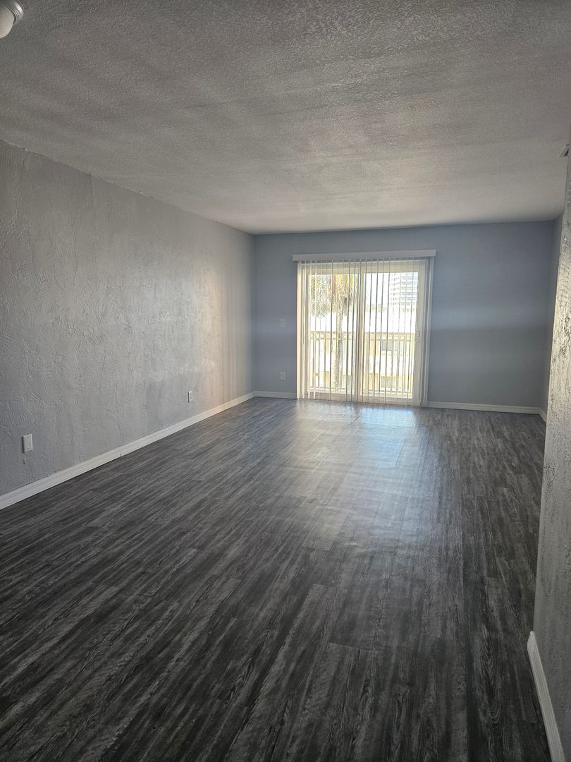 Daytona Beach Apartment: 1825 N Atlantic Ave