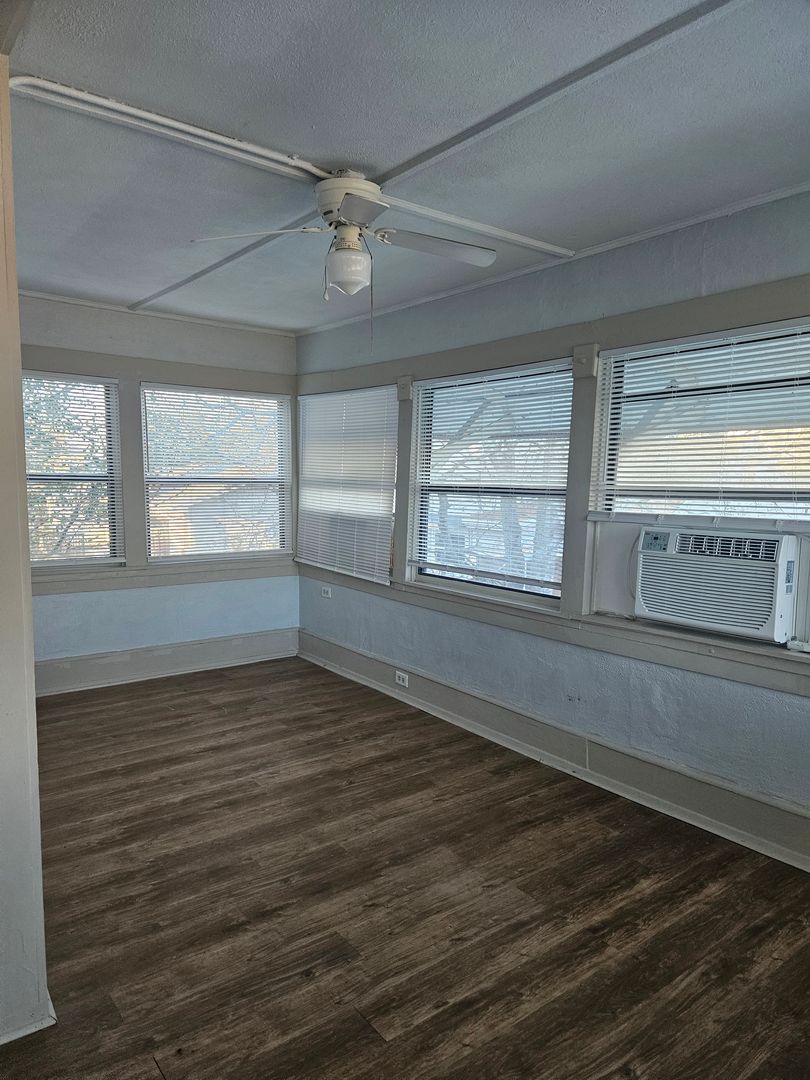 Daytona Beach House: 223 B2 North Hollywood Ave