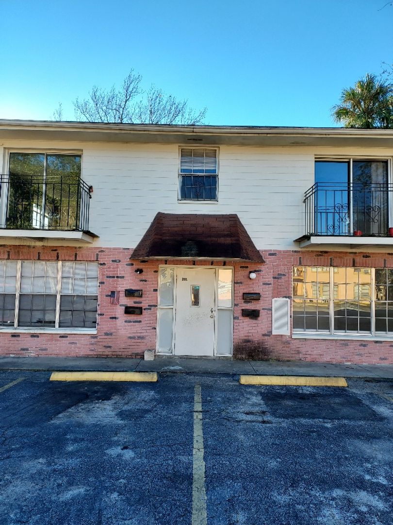 Daytona Beach House: 201 Nancy Dr #2