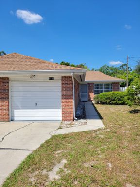 MOVE IN SPECIAL - RECEIVE A $250 RENT CREDIT OR 50" FLAT SCREEN TV IF APPROVED BY 9/15 – photo 1