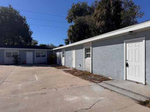 Charming 2-Bed Apartment in Fort Myers – photo 1