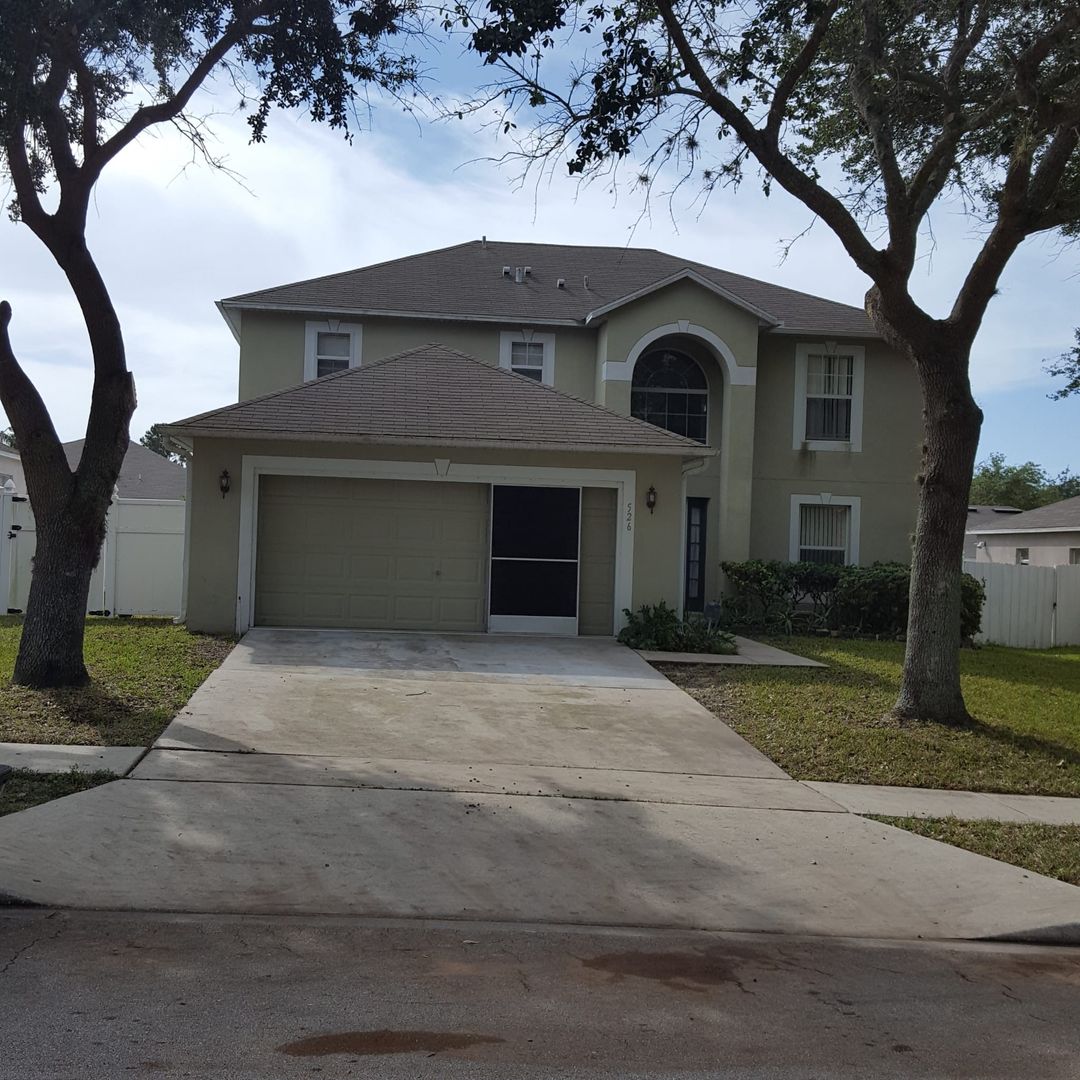 Apopka House: 526 Wekiva Bluff Street