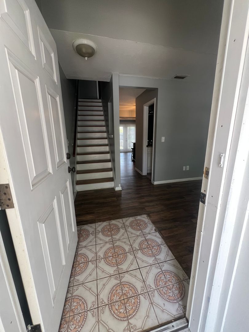 Sanford House: 832 W 25th St