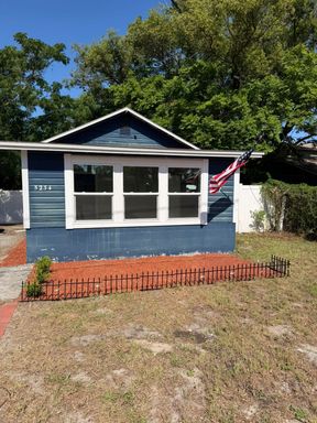 2 bedroom 1 bathroom House in Orlando – photo 1