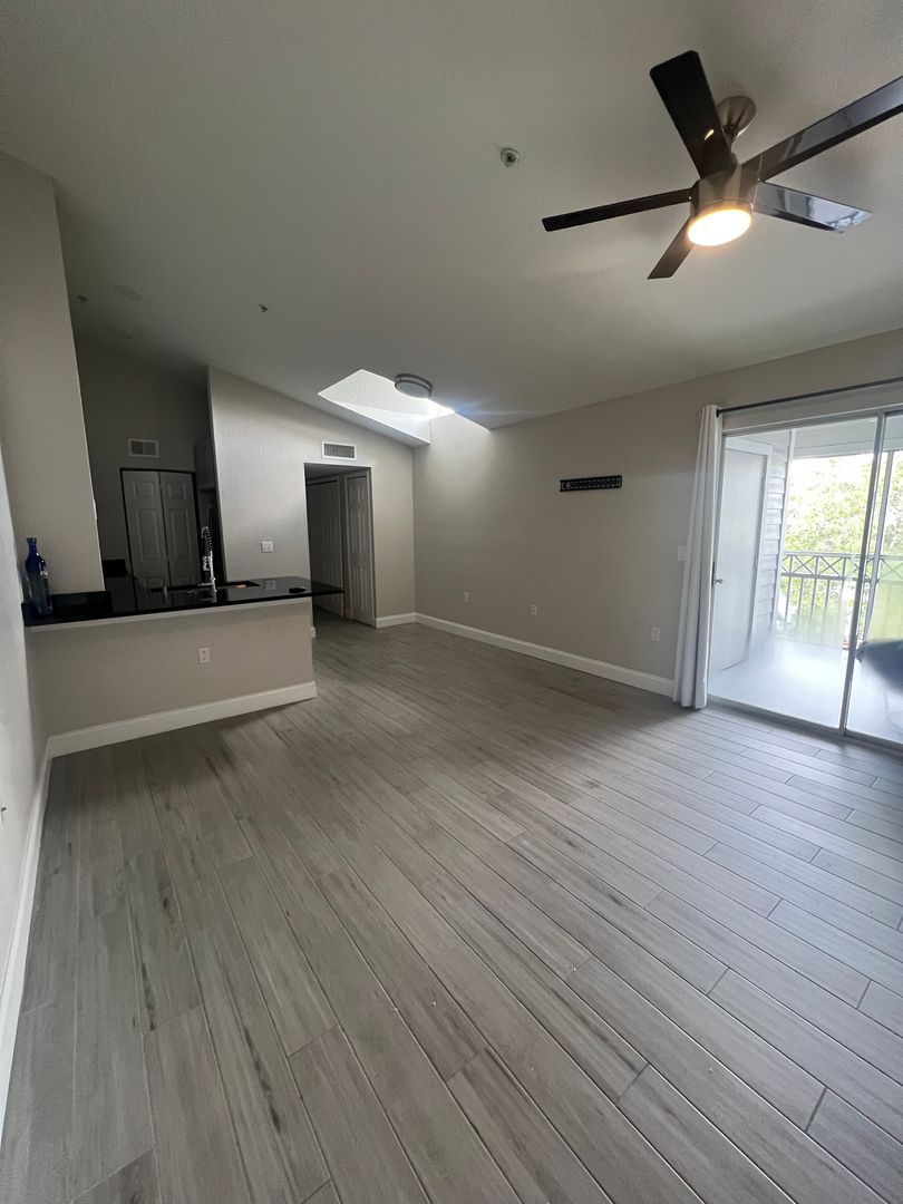 Orlando House: 2315 Mid Town Terrace APT 1432