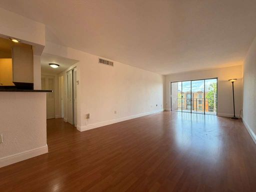 1/1 Condo in the Heart of Kendall – photo 1