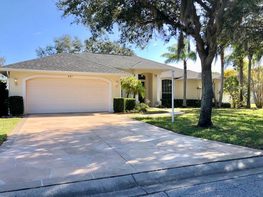 ***RENTED-NOT CURRENTLY AVAILABLE*** Mint-Condition Pool Home In Upscale Osprey, FL Community