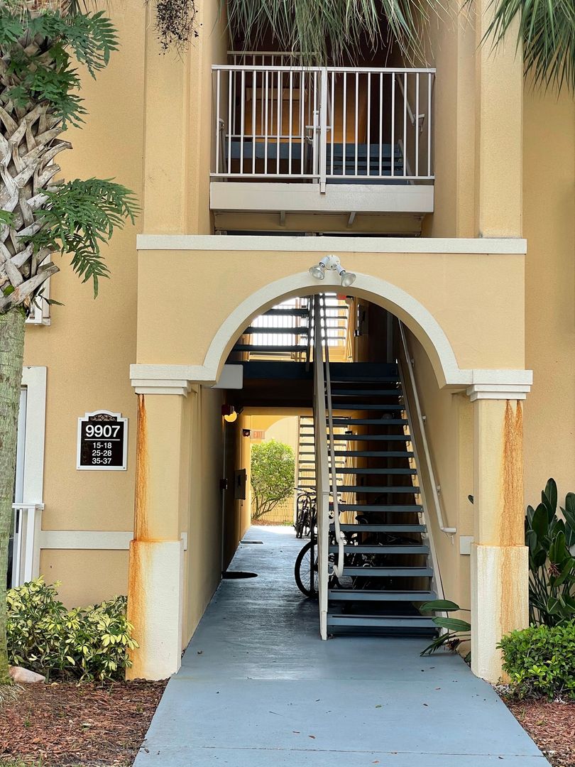 Tamarac House: 9907 Westwood Drive