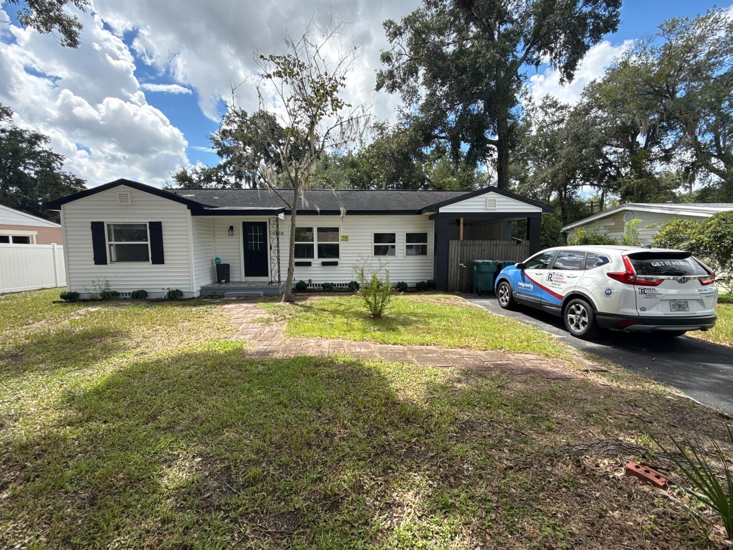 Ocala House: 1014 NE 12th Street