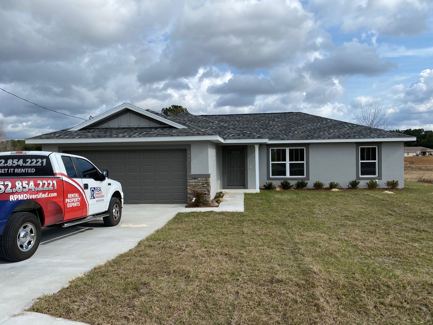 Ocala House: 137 Juniper Loop Circle