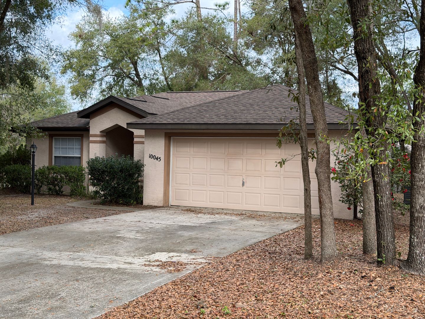 Dunnellon House: 10045 SW 188th Circle