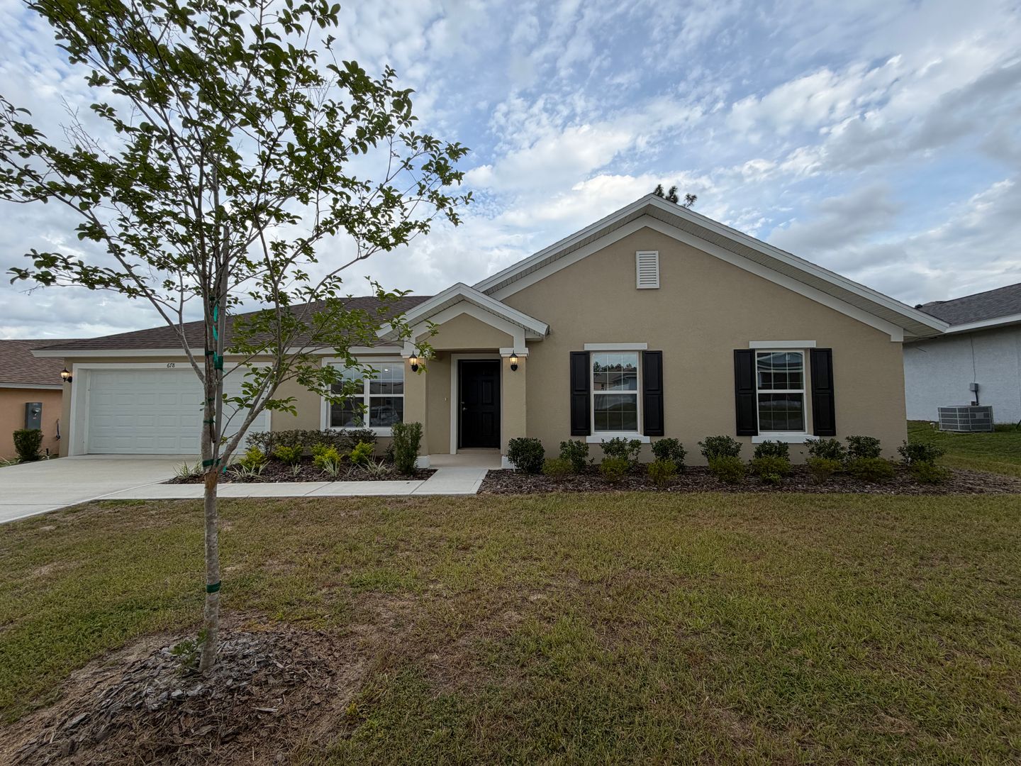 Dunnellon House: 678 W Walkertown Drive