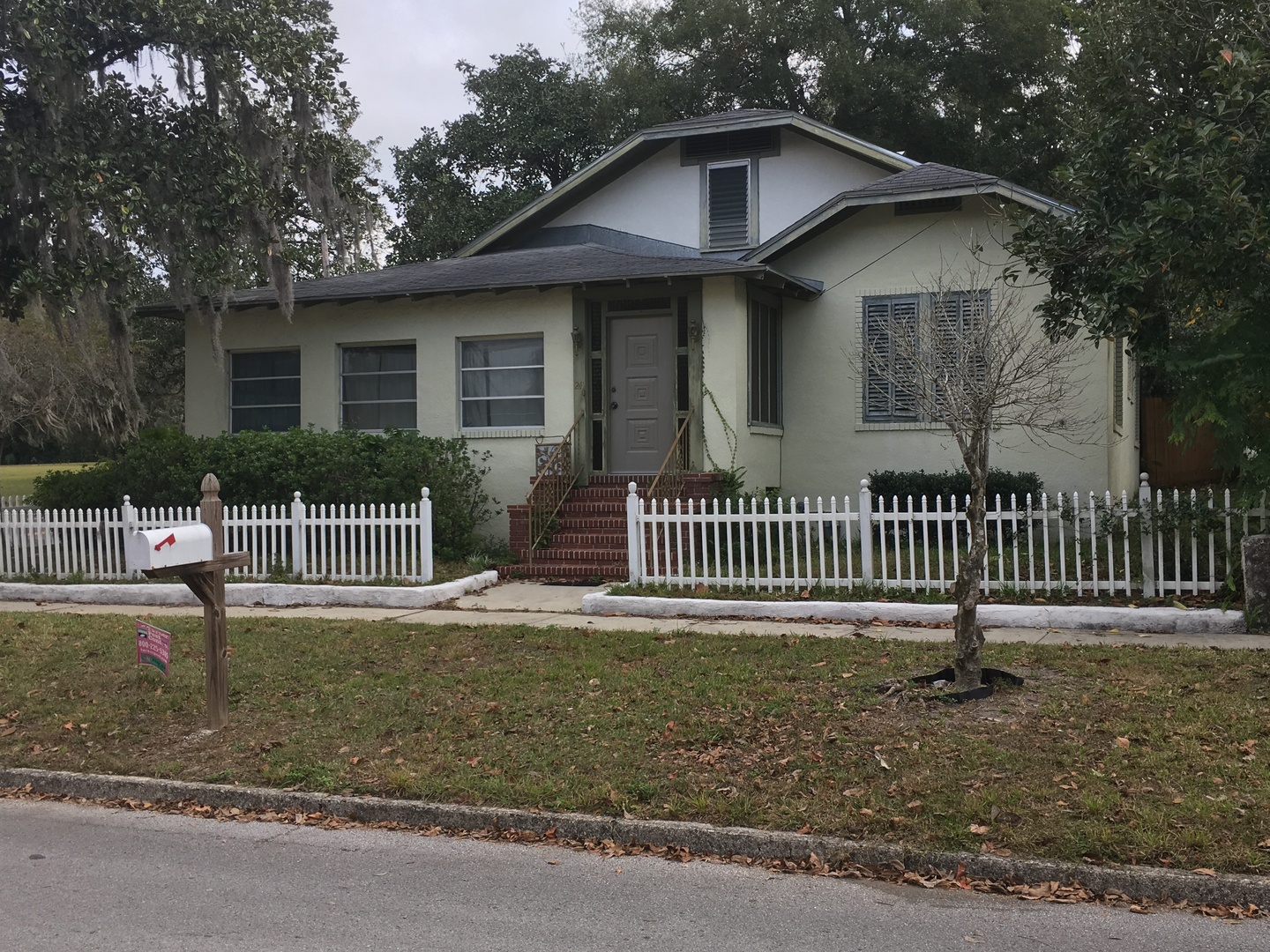 Ocala House: 241 NE Tuscawilla Ave