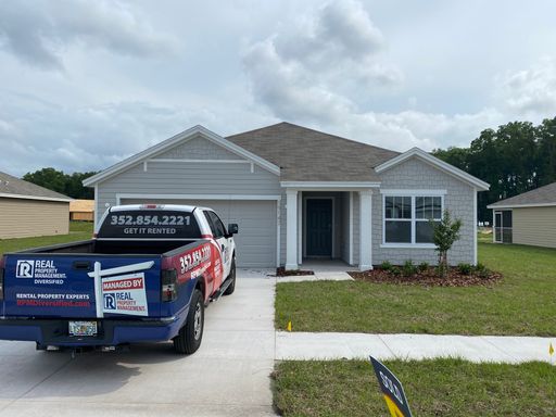 Desirable Oak Ridge Subdivision 3/2/2 – photo 1