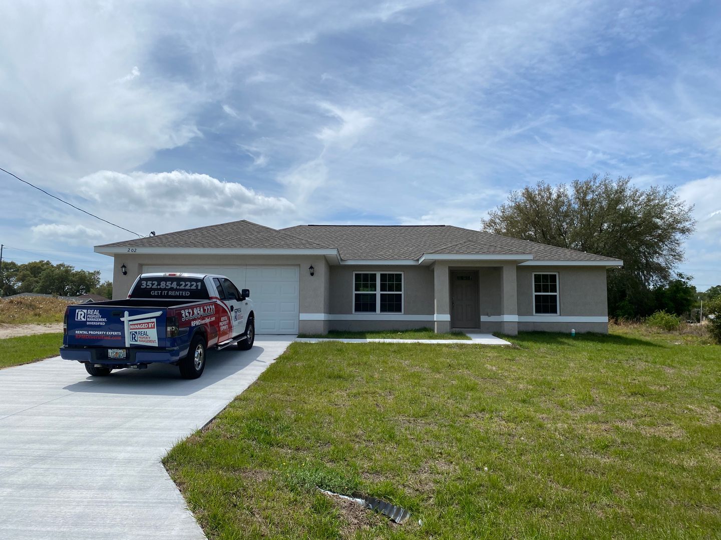 Ocala House: 202 Locust Pass Ter