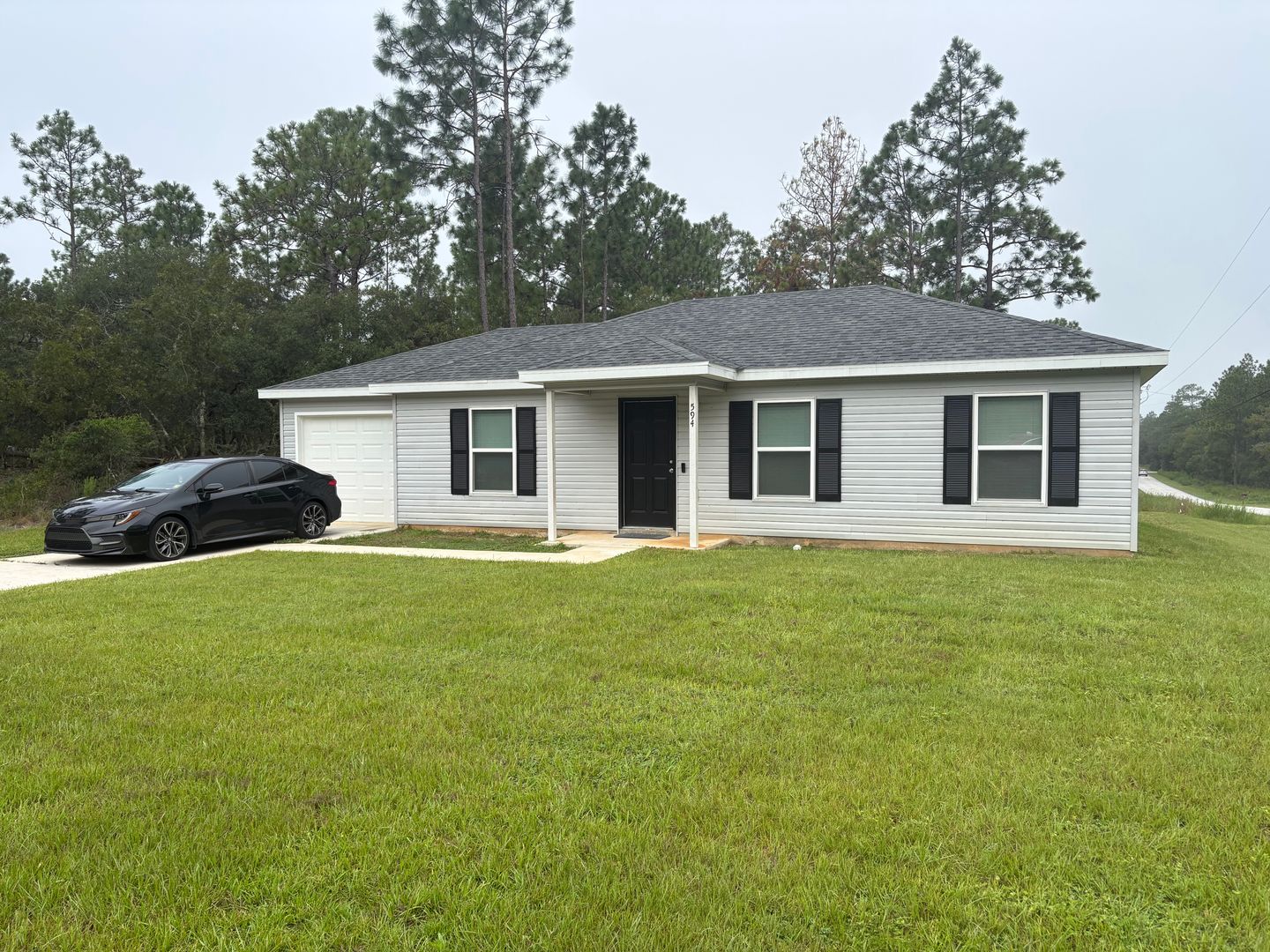 Dunnellon House: 594 NW Redwing Road