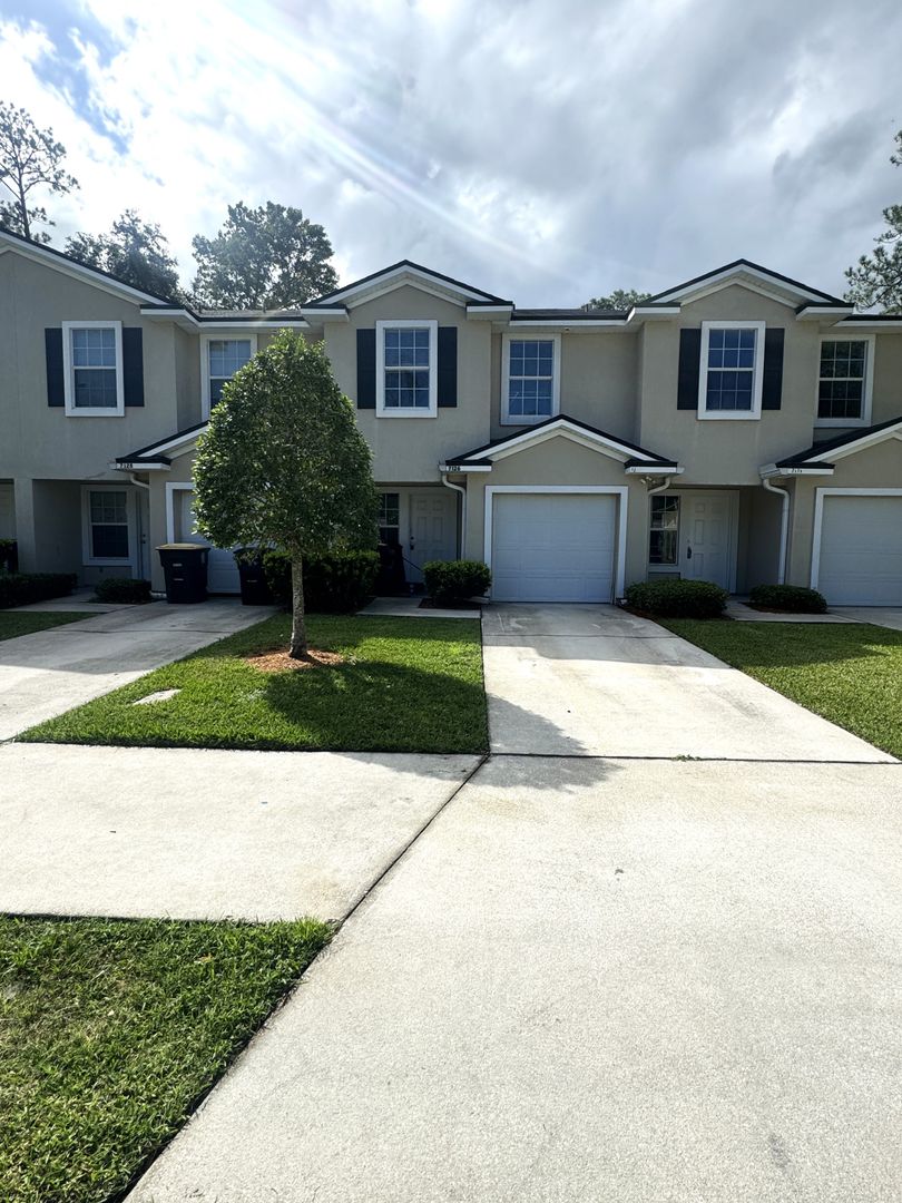 Jacksonville House: 7126 Timmerman Ln