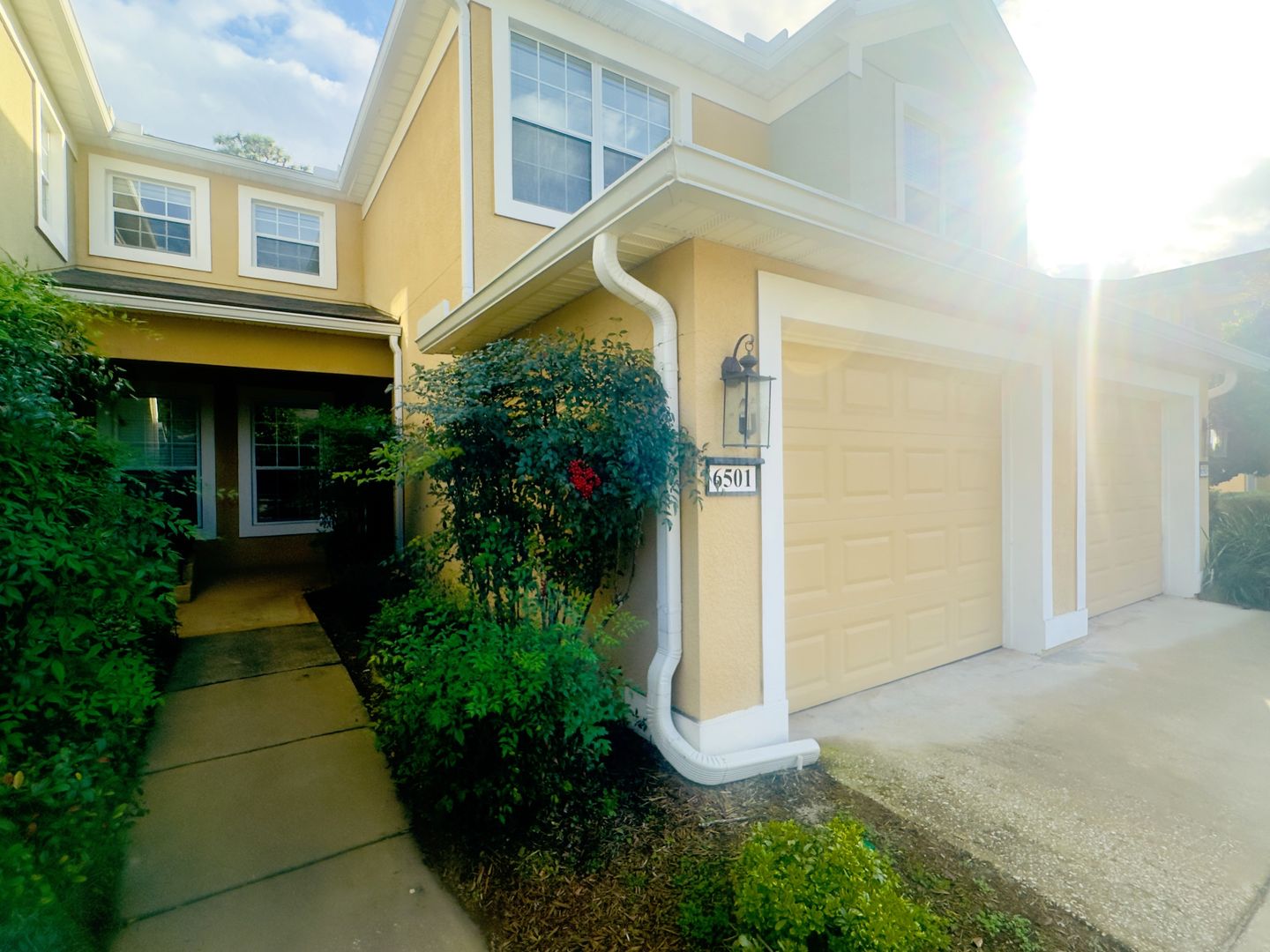 Jacksonville House: 6501 White Blossom Cir