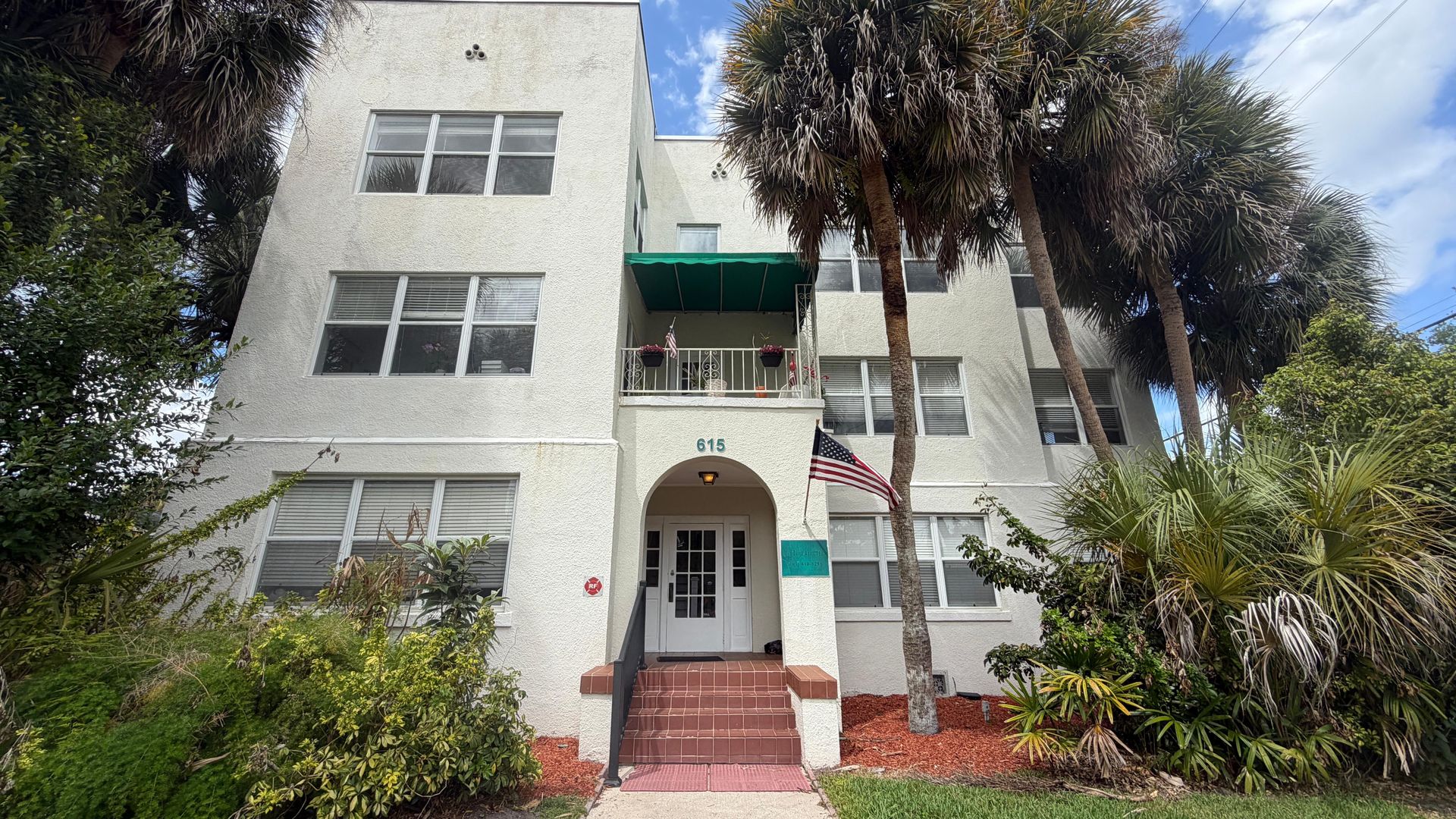 Orlando Apartment: 615 Woodlawn Blvd
